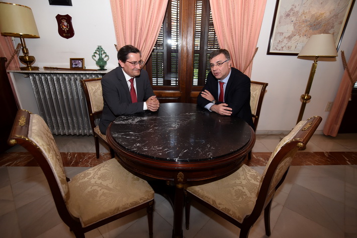 Entrena pide al Gobierno soluciones a los cortes del luz, la exclusi�n financiera y los municipios expulsados del PFEA 